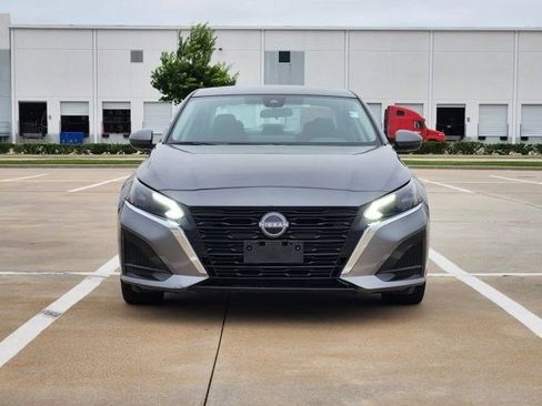 Used 2024 Nissan Altima 2.5 SV w/ SV Premium Package FWD image 2