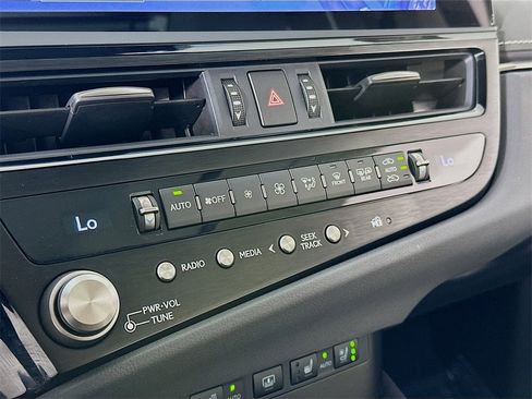 Used 2024 Lexus ES 350 Ultra Luxury image 18