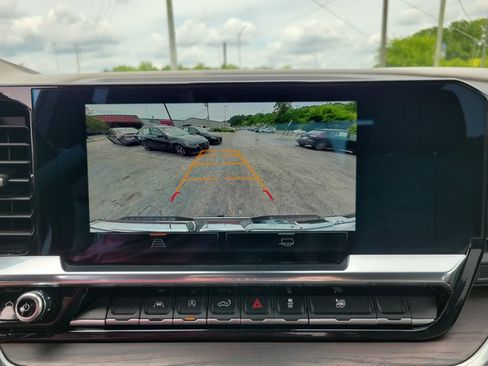 Used 2025 GMC Sierra 1500 SLT AWD/4WD image 15