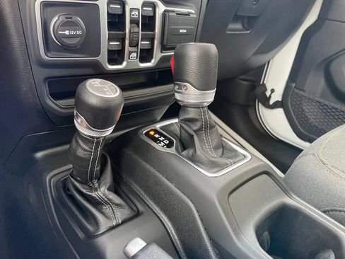 Used 2025 Jeep Wrangler Unlimited Sahara AWD/4WD image 20