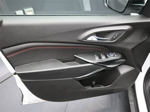 Certified 2025 Chevrolet Trax RS w/ Sunroof Package image 17