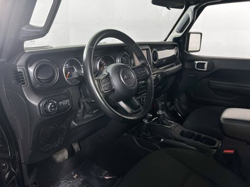 Used 2022 Jeep Gladiator Sport image 9
