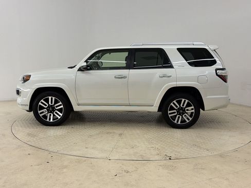 Used 2022 Toyota 4Runner Limited AWD/4WD image 2