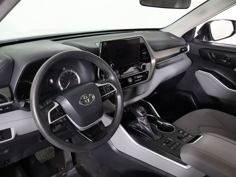 Used 2023 Toyota Highlander L AWD/4WD image 23