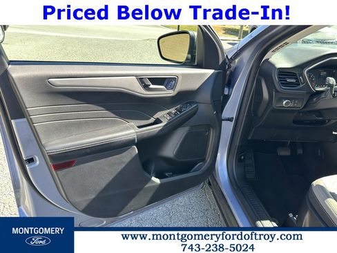 Used 2022 Ford Escape SE image 12