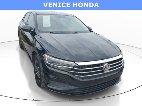 Used 2021 Volkswagen Jetta SE w/ SE Cold Weather Package FWD image 1