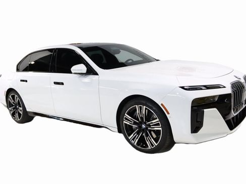 Used 2023 BMW 760i xDrive AWD/4WD image 6