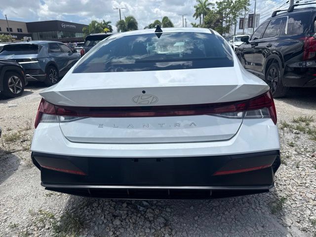 Certified 2024 Hyundai Elantra SEL w/ Convenience Package FWD image 7