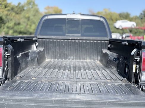 Used 2022 Toyota Tacoma TRD Off-Road image 7