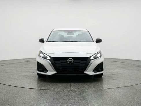 Used 2025 Nissan Altima 2.5 SV image 2