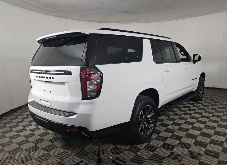 Used 2023 Chevrolet Suburban Z71 AWD/4WD image 2