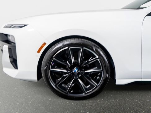 Used 2025 BMW 740i w/ Premium Package RWD image 18