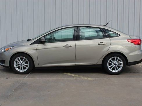 Used 2016 Ford Focus SE image 2