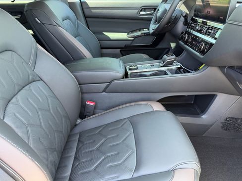 New 2026 Nissan Pathfinder Platinum AWD/4WD image 12