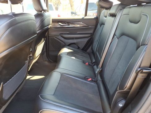 Used 2023 Jeep Grand Cherokee Altitude AWD/4WD image 6