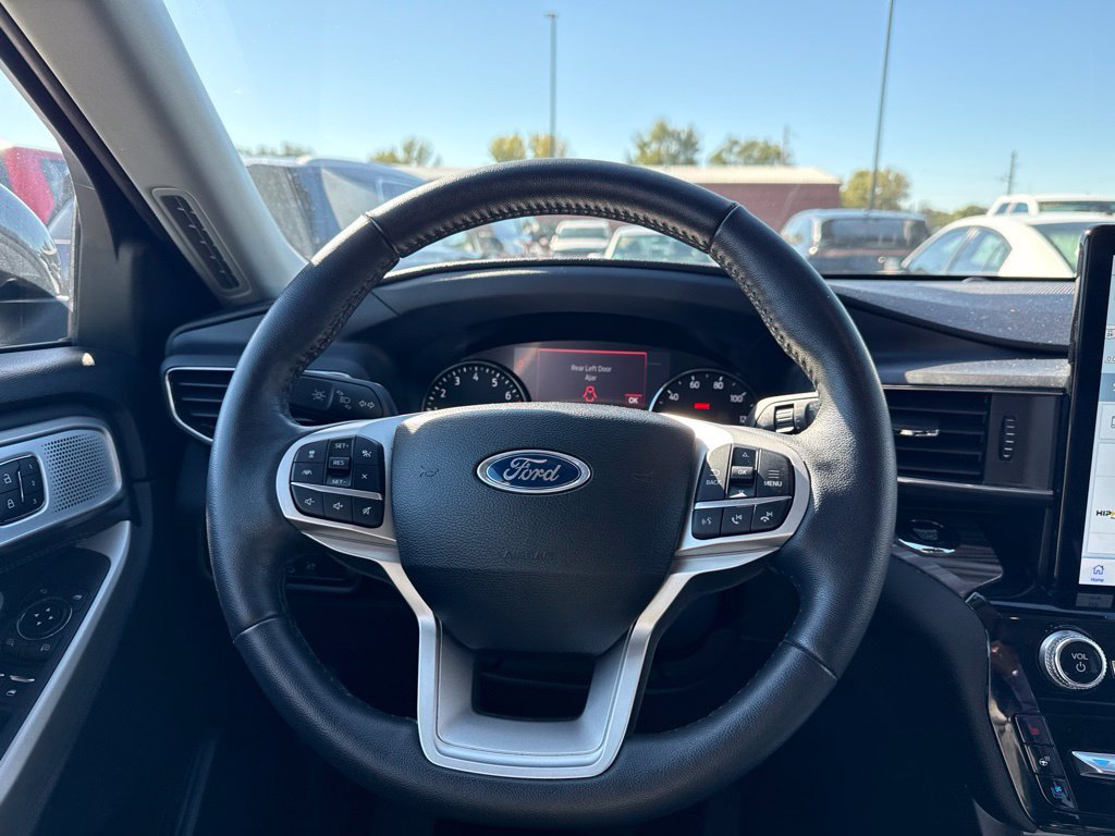 Used 2023 Ford Explorer Limited w/ Limited Technology Package AWD/4WD image 11