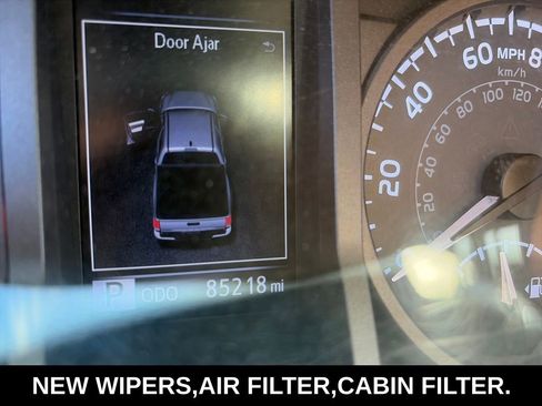 Used 2016 Toyota Tacoma TRD Sport w/ Towing Package image 11