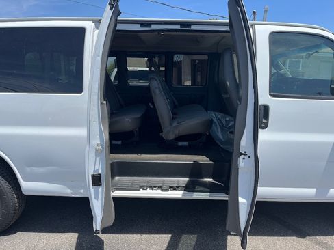 Used 2017 Chevrolet Express 3500 LT w/ LT Preferred Equipment Group RWD image 32