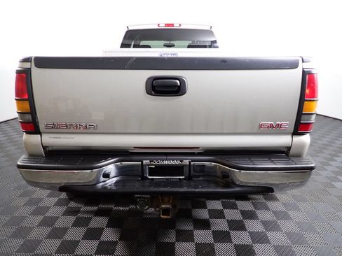 Used 2005 GMC Sierra 3500 SLE w/ Heavy-Duty Power Package AWD/4WD image 13