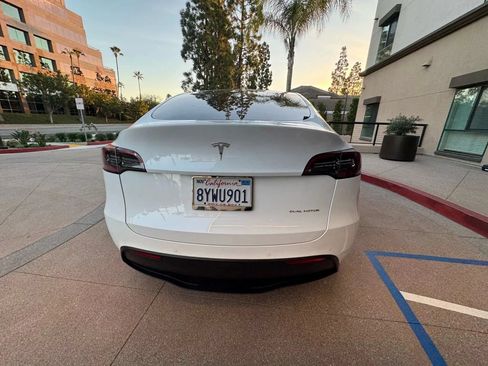 Used 2022 Tesla Model Y Performance AWD/4WD image 9