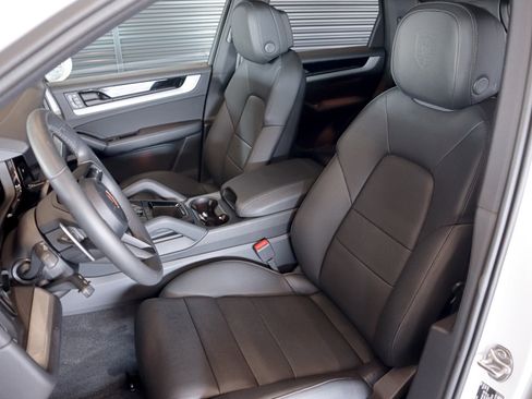 Certified 2026 Porsche Cayenne AWD/4WD image 5