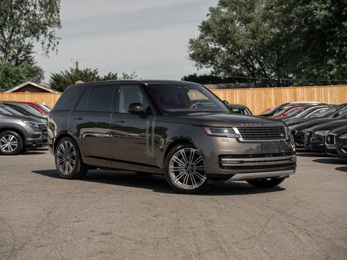 Used 2023 Land Rover Range Rover Long Wheelbase SE AWD/4WD image 1