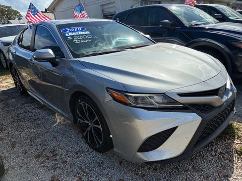 Used 2018 Toyota Camry SE w/ Convenience Package image 3