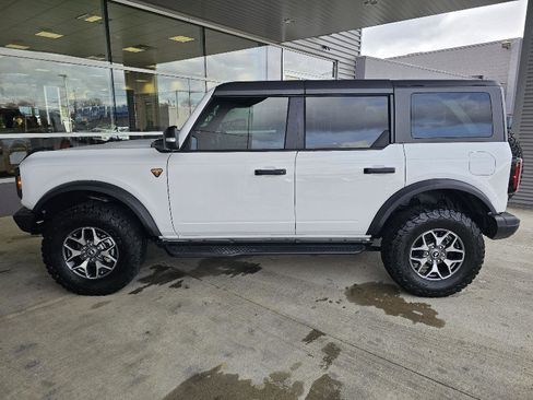 Used 2024 Ford Bronco Badlands image 2