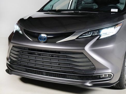 Used 2023 Toyota Sienna Limited AWD/4WD image 26