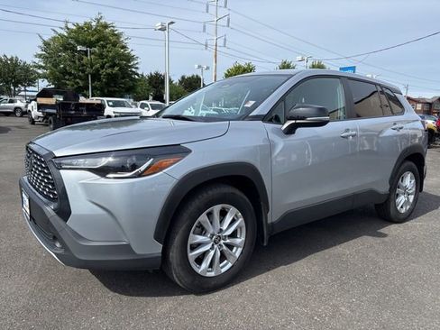 Used 2025 Toyota Corolla Cross LE AWD/4WD image 1
