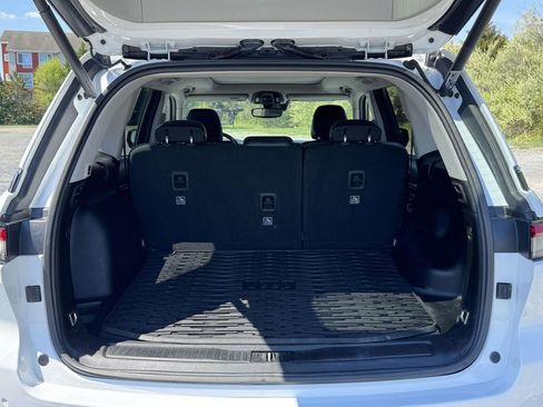 Used 2023 Jeep Grand Cherokee Limited AWD/4WD image 29