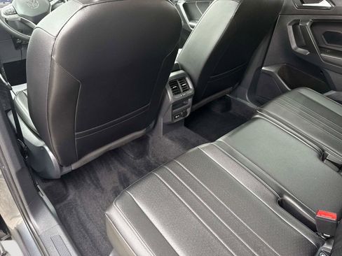 Used 2022 Volkswagen Tiguan SE w/ Panoramic Sunroof Package AWD/4WD image 14