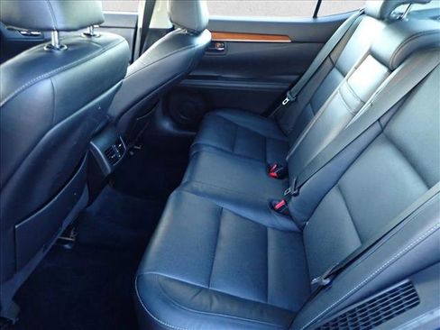 Used 2013 Lexus ES 300h Hybrid image 6