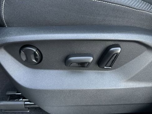 New 2026 Volkswagen Atlas Cross Sport SE image 12