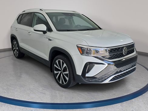 Certified 2023 Volkswagen Taos SE FWD image 3