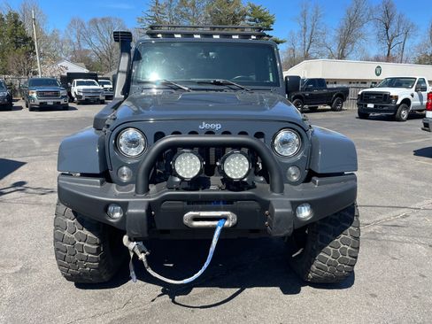 Used 2017 Jeep Wrangler Unlimited Rubicon w/ Cold Weather Group image 6