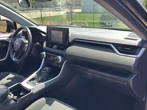 Used 2020 Toyota RAV4 XLE w/ Convenience Package image 18