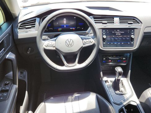 Used 2022 Volkswagen Tiguan SE FWD image 14