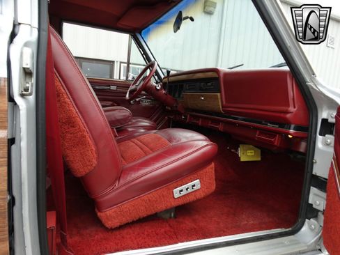 Used 1986 Jeep Grand Wagoneer image 25