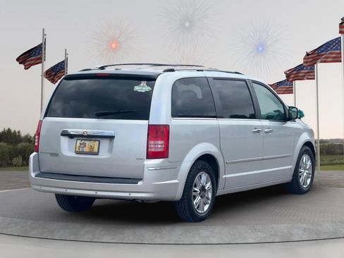 Used 2008 Chrysler Town & Country Limited w/ Entertainment Group #3 FWD image 7
