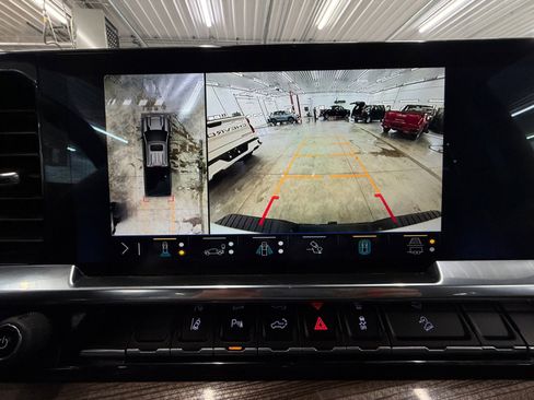 Used 2025 Chevrolet Silverado 3500 LT w/ Trail Boss Package image 17