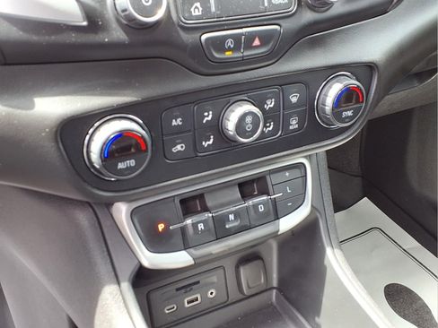 Used 2022 GMC Terrain SLT AWD/4WD image 6