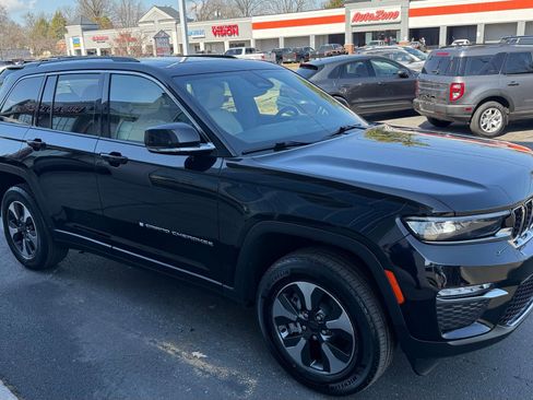 Used 2023 Jeep Grand Cherokee 4WD 4xe image 5