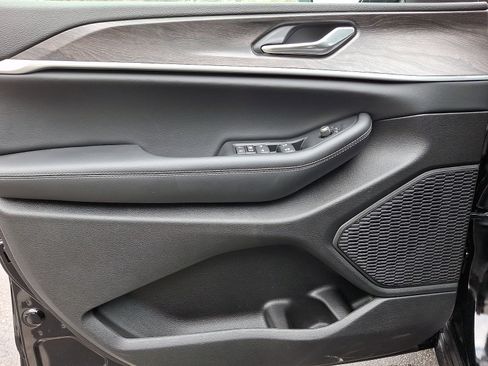 New 2026 Jeep Grand Cherokee Altitude image 8