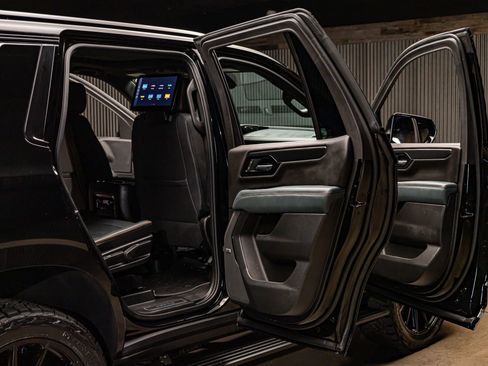 Used 2025 GMC Yukon AT4 w/ AT4 Premium Plus Package image 30