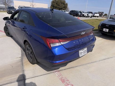 Used 2023 Hyundai Elantra Blue image 9