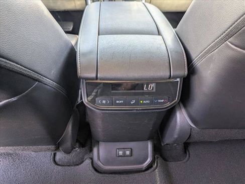 Used 2021 Toyota Highlander XLE FWD image 16