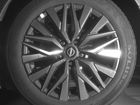 Used 2025 Nissan Altima 2.5 SV image 14