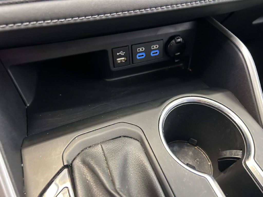 Used 2022 Toyota Highlander XLE FWD image 24