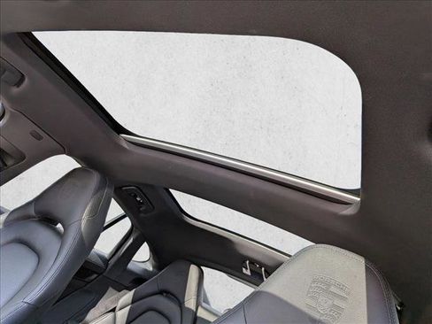 Used 2023 Porsche Panamera image 13